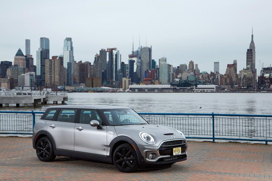  Mini Cooper S Clubman ALL4 2016 года  (US) (фото 10 из 20)